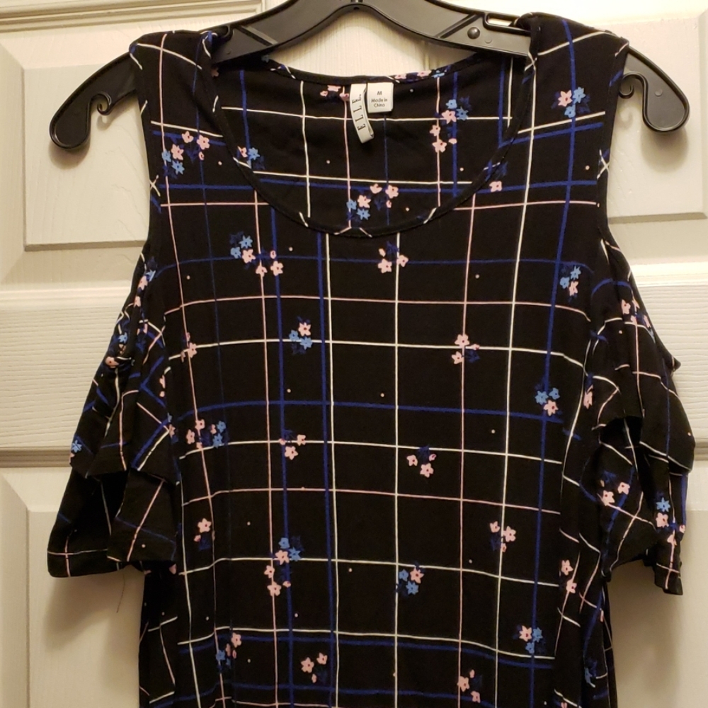 Elle cold shoulder top size M, black,blue,pink